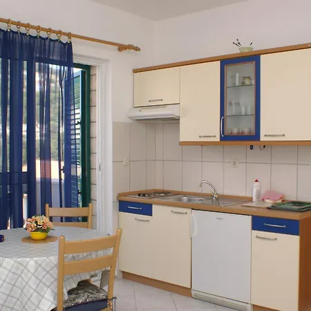 Studio Bilo 4202c Apartment Primosten